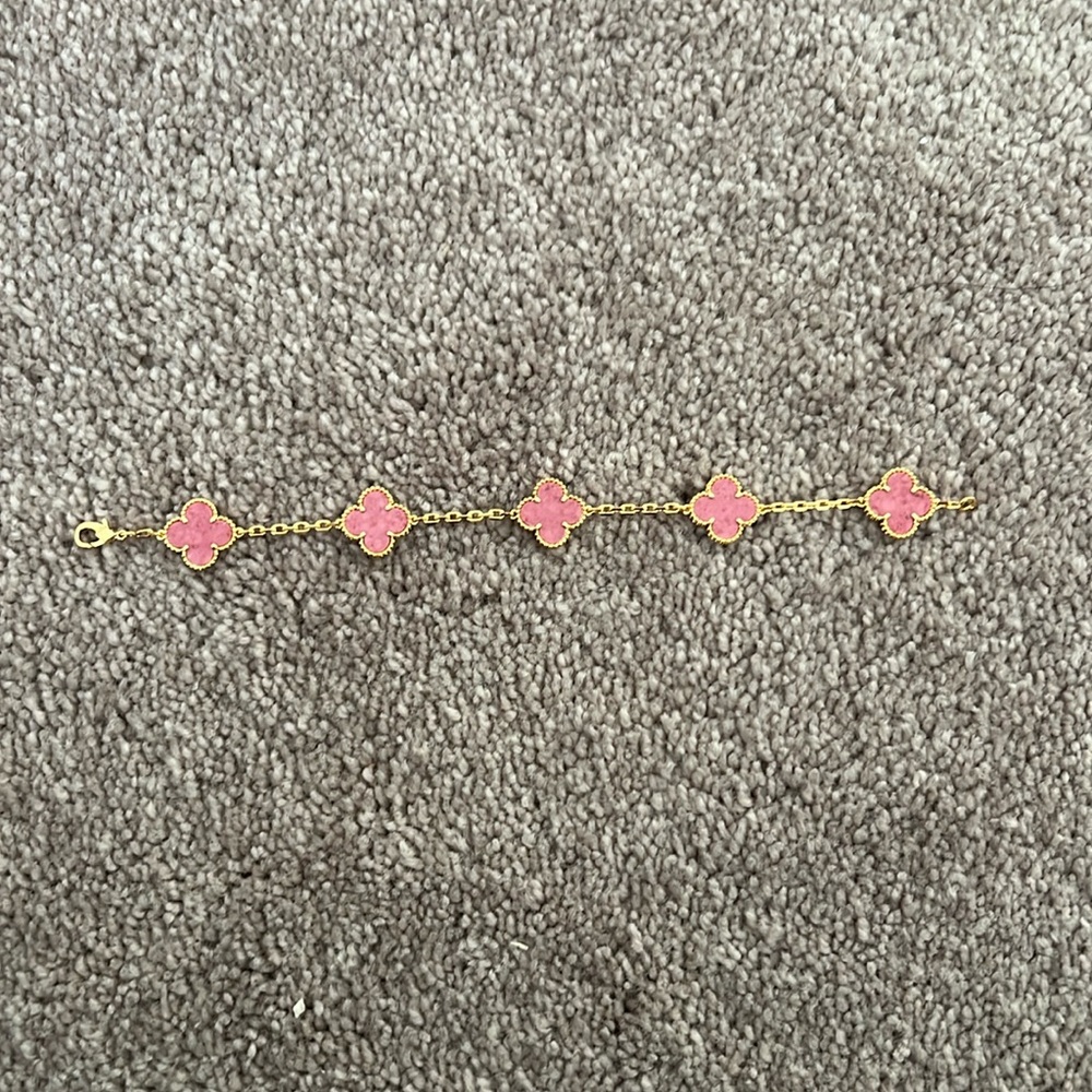 Pink clover motif bracelet